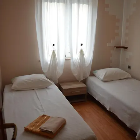 With Garden And Sea-view Apartament Ika