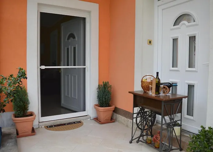 With Garden And Sea-view Διαμέρισμα Ika