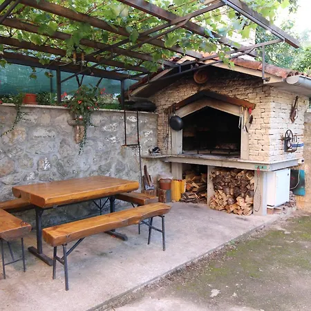 아파트 With Garden And Sea-view